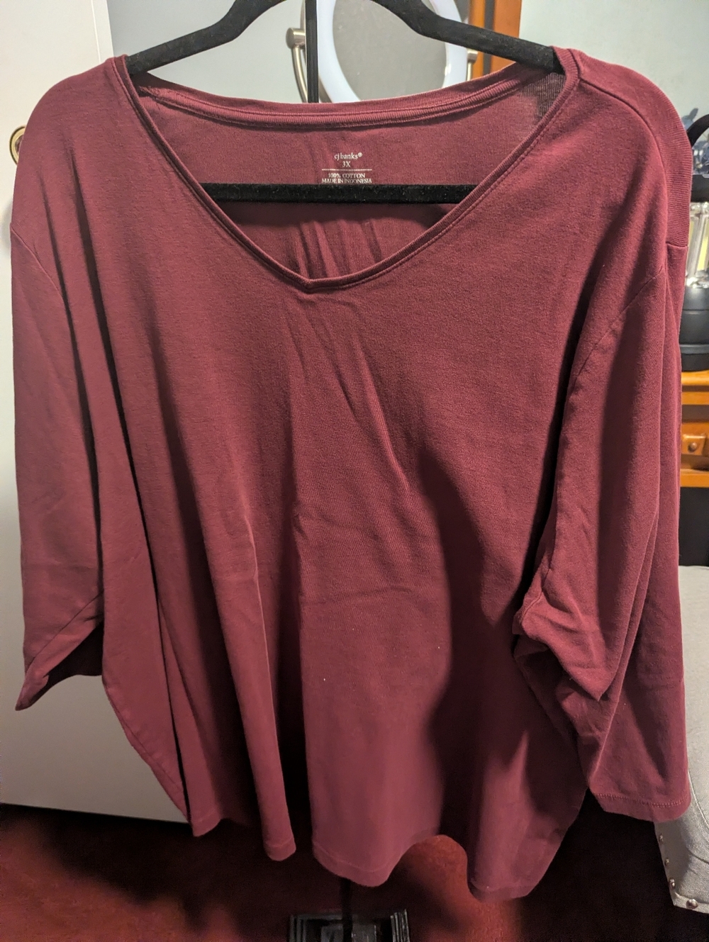 Women’s Relaxed V-Neck Top in Burgundy